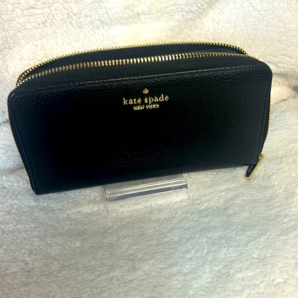 Like new Kate ♠️ black pebble, leather gold, zipper, and hardware